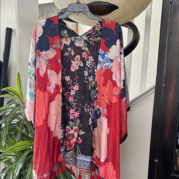 Johnny Was Jackets & Blazers - Johnny Was Floral Kimono Cardigan- 2 looks beautiful